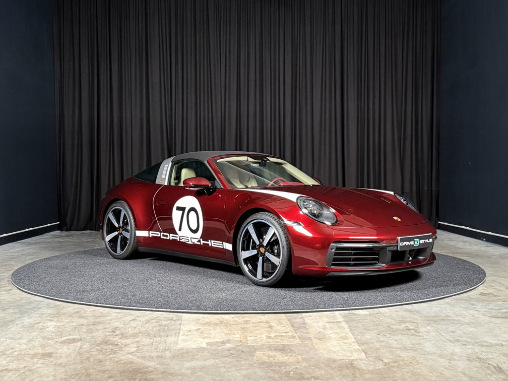 Porsche 992 Heritage Design Edition