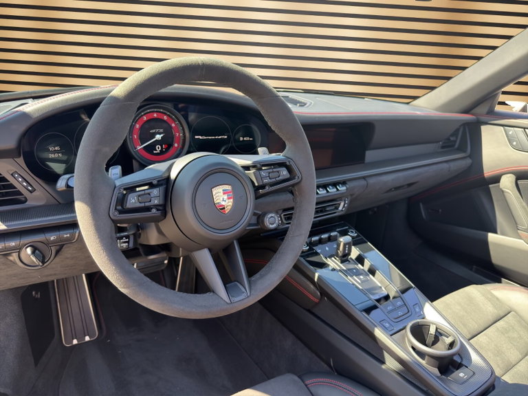 Porsche 992 Carrera 4 GTS