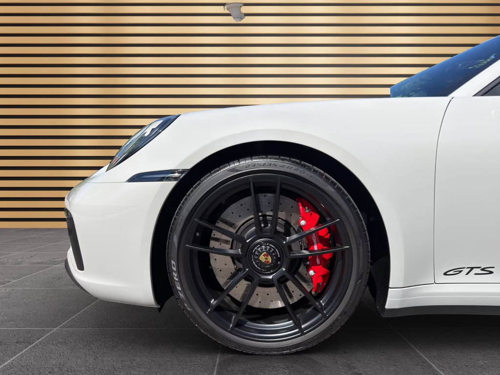 Porsche 992 Carrera 4 GTS