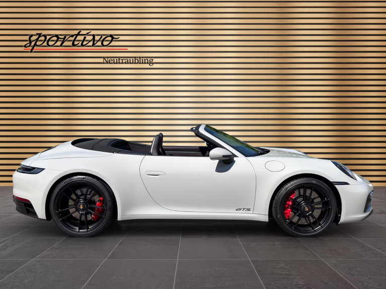 Porsche 992 Carrera 4 GTS