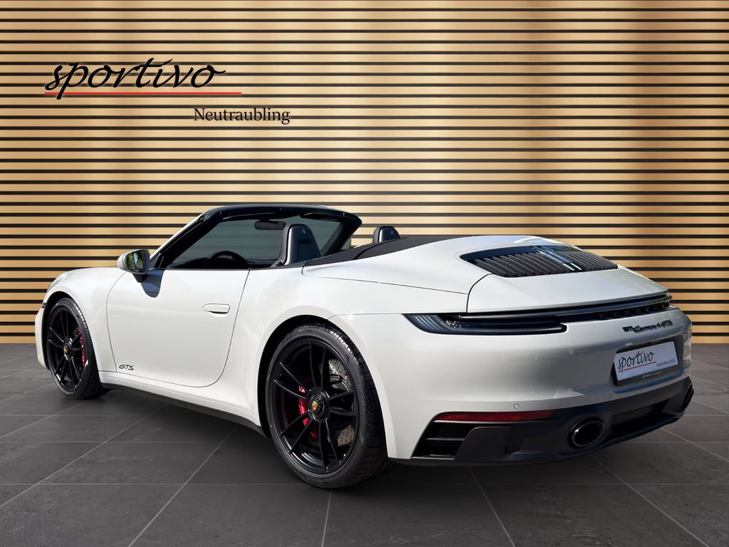 Porsche 992 Carrera 4 GTS