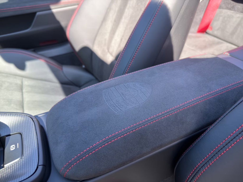 Porsche 992 Carrera 4 GTS