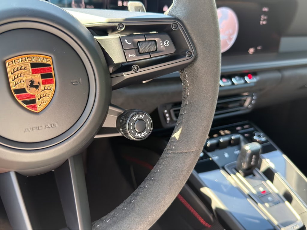 Porsche 992 Carrera 4 GTS
