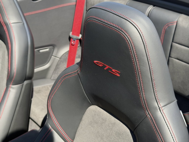 Porsche 992 Carrera 4 GTS