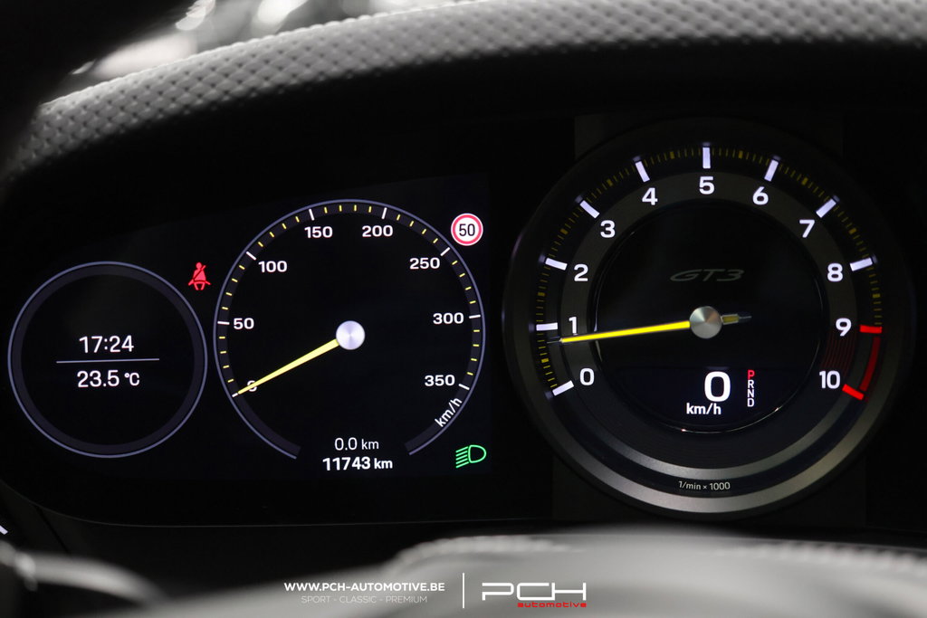 Porsche 992 GT3 Touring