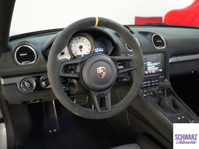 Porsche 718 Spyder RS