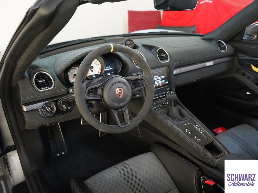 Porsche 718 Spyder RS