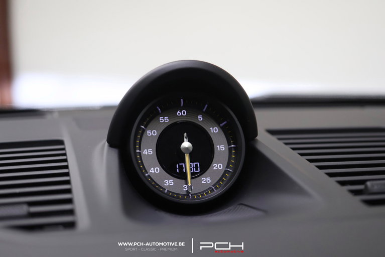 Porsche 992 GT3 Touring