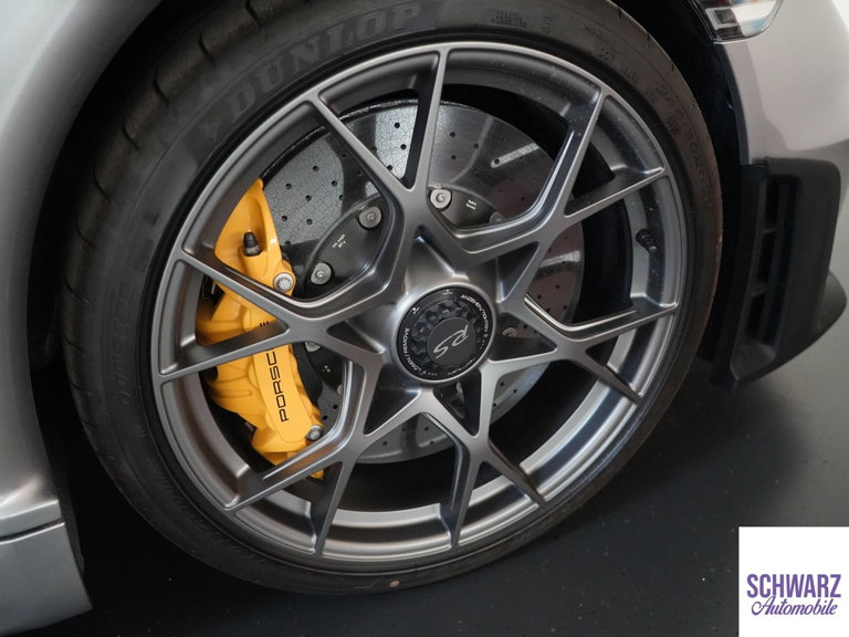 Porsche 718 Spyder RS