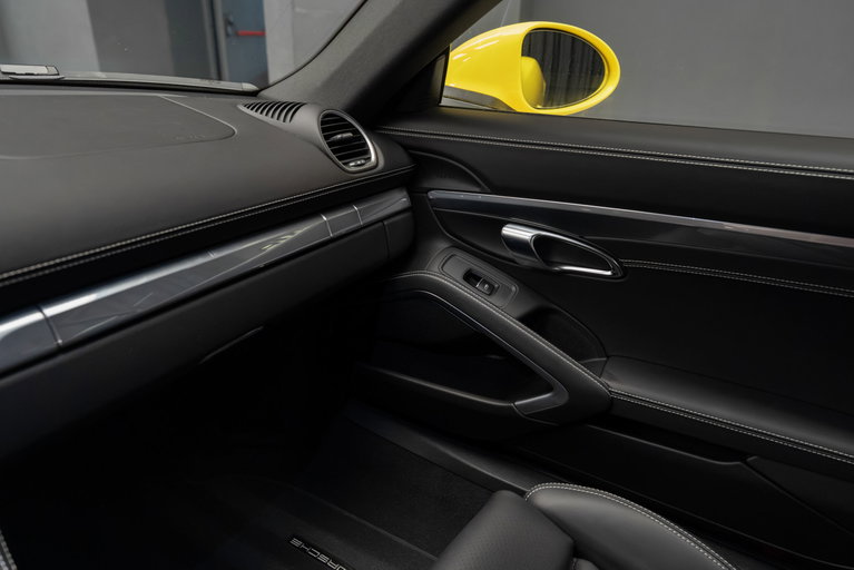 Porsche 718 Cayman