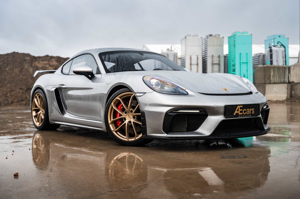 Porsche 718 Cayman GT4