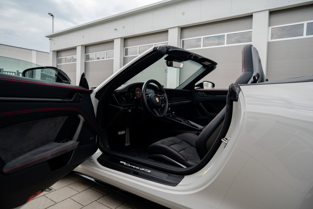 Porsche 992 Carrera GTS
