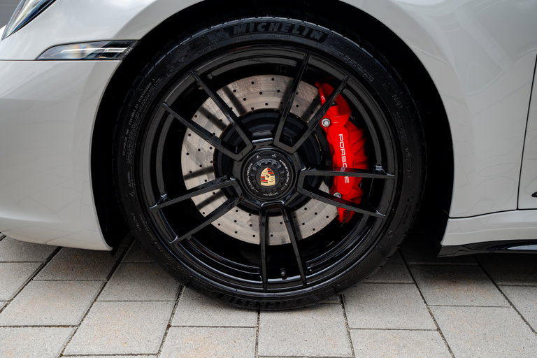 Porsche 992 Carrera GTS