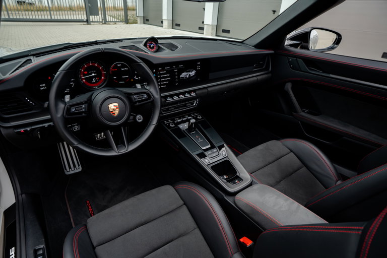 Porsche 992 Carrera GTS
