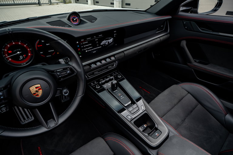 Porsche 992 Carrera GTS