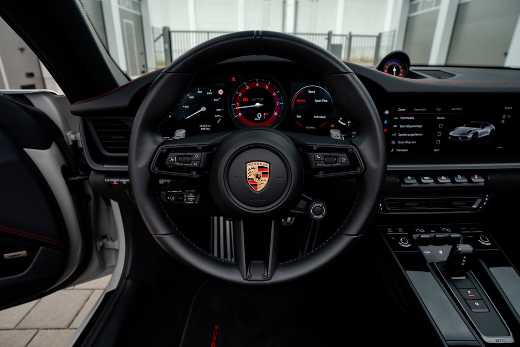 Porsche 992 Carrera GTS