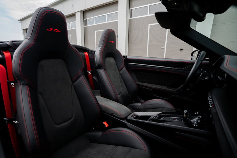 Porsche 992 Carrera GTS