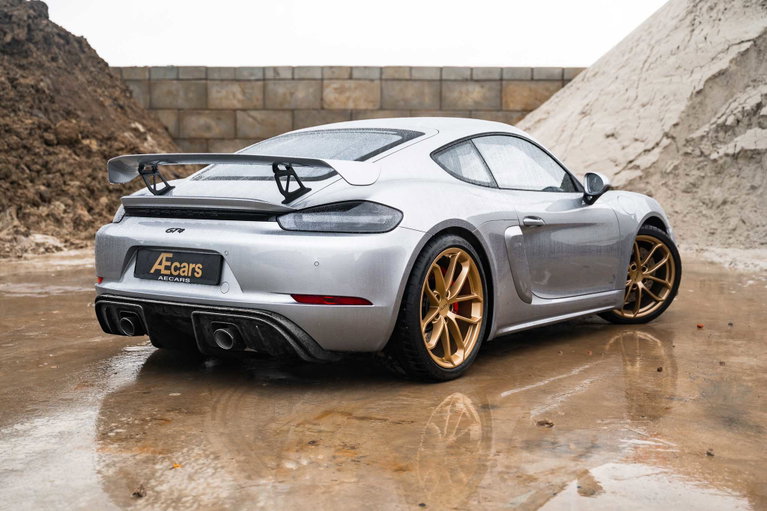 Porsche 718 Cayman GT4