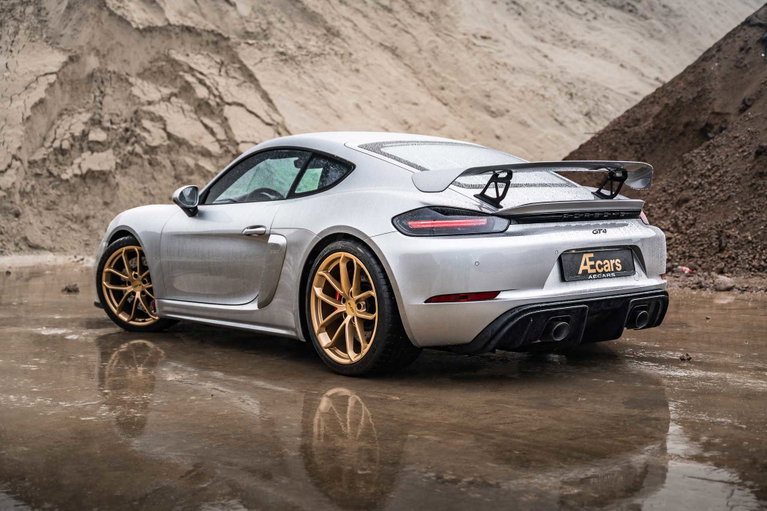 Porsche 718 Cayman GT4
