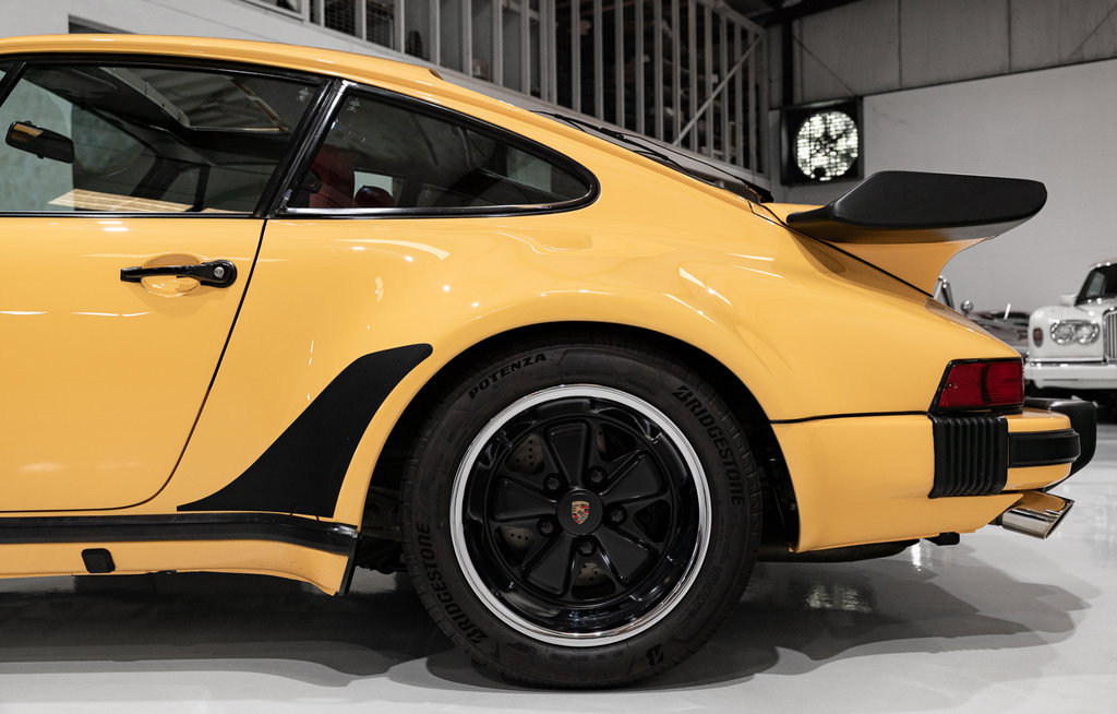 Porsche 911 Turbo 3.3 (US)
