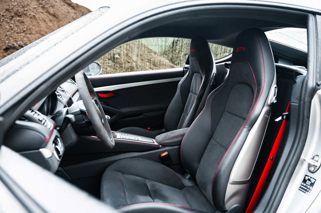 Porsche 718 Cayman GT4