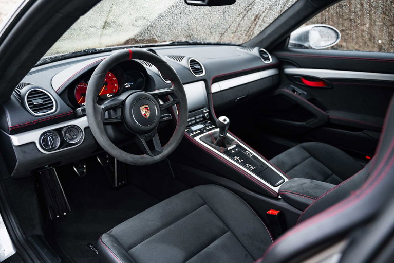 Porsche 718 Cayman GT4