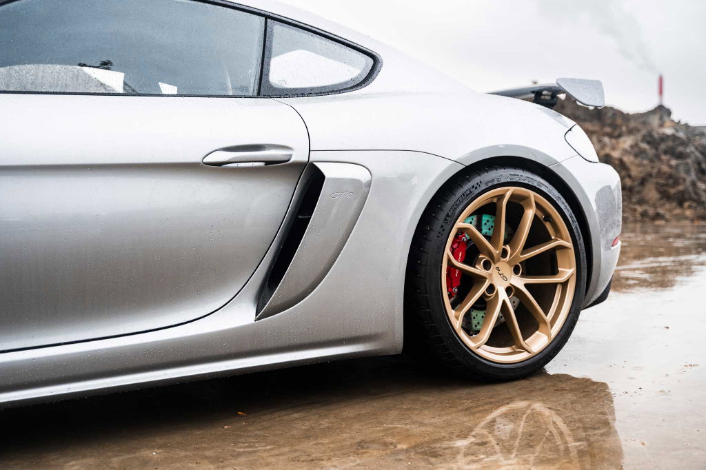 Porsche 718 Cayman GT4
