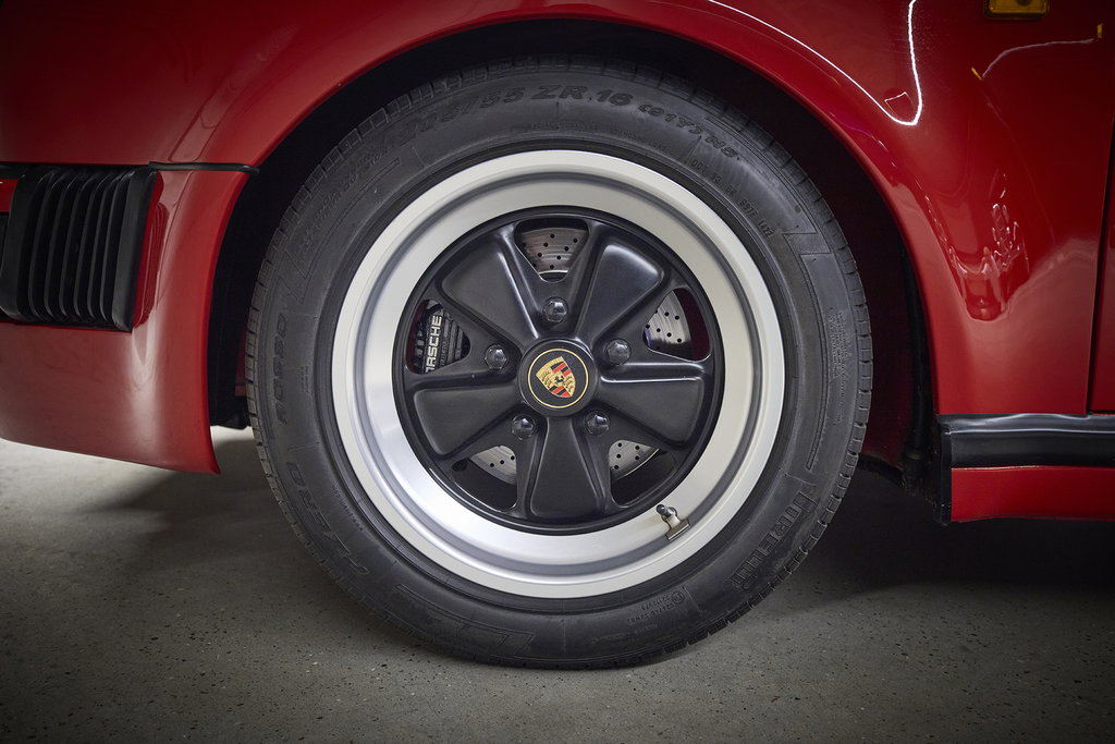 Porsche 911 Carrera 3.2 Speedster