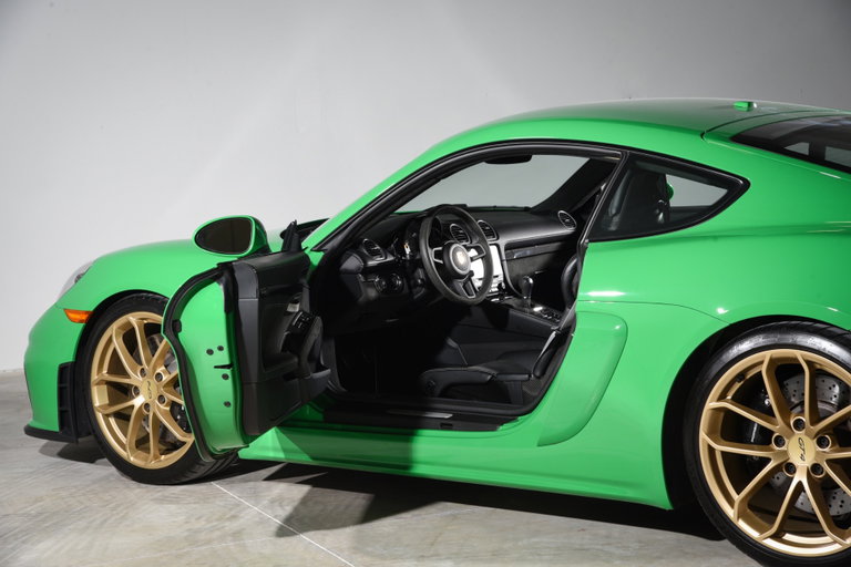Porsche 718 Cayman GT4