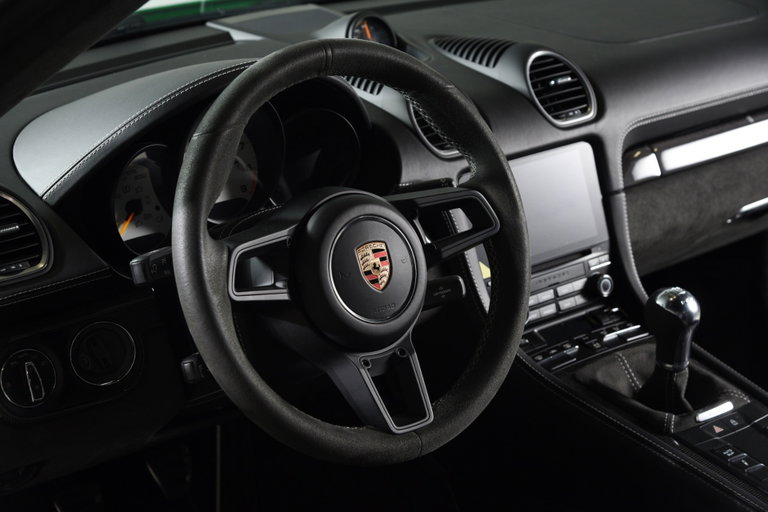 Porsche 718 Cayman GT4