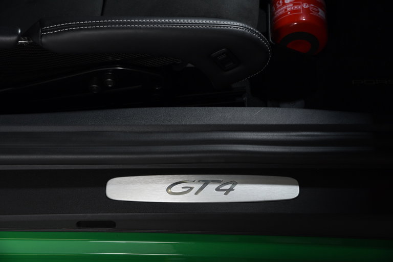 Porsche 718 Cayman GT4