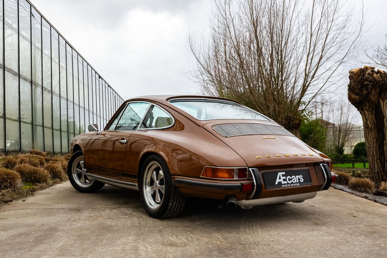 Porsche 911 E