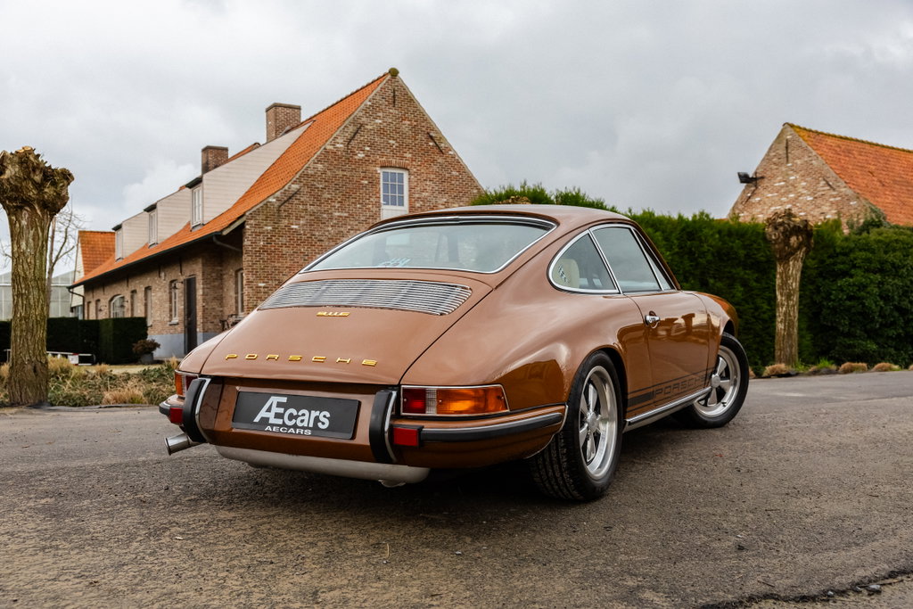 Porsche 911 E