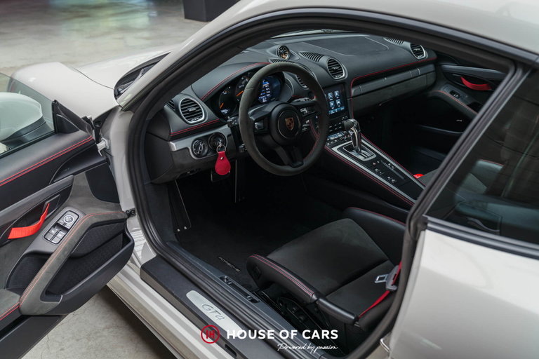 Porsche 718 Cayman GT4