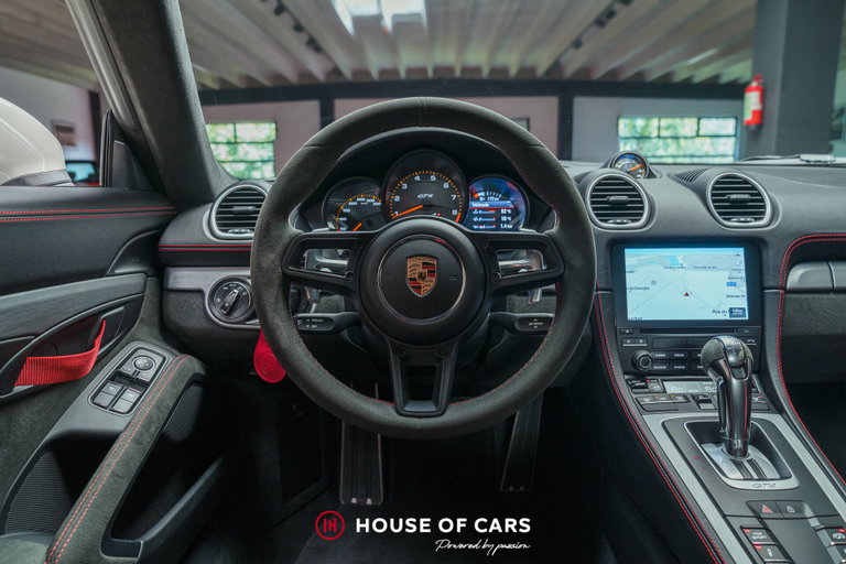 Porsche 718 Cayman GT4