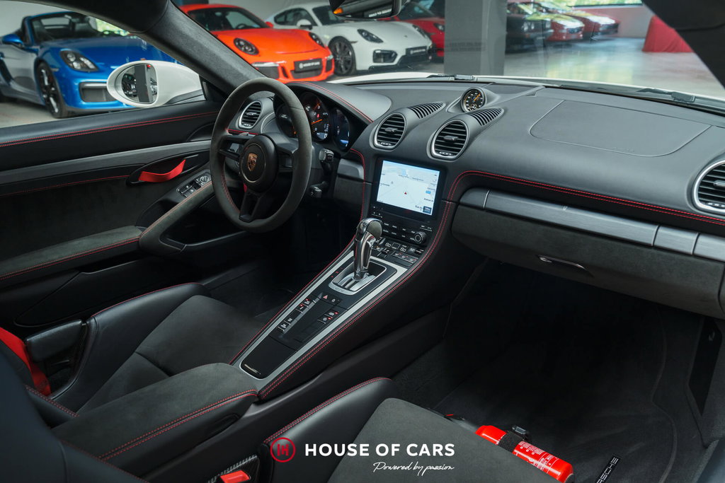 Porsche 718 Cayman GT4