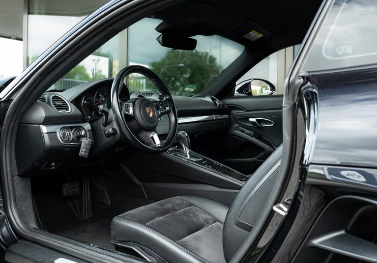 Porsche 718 Cayman
