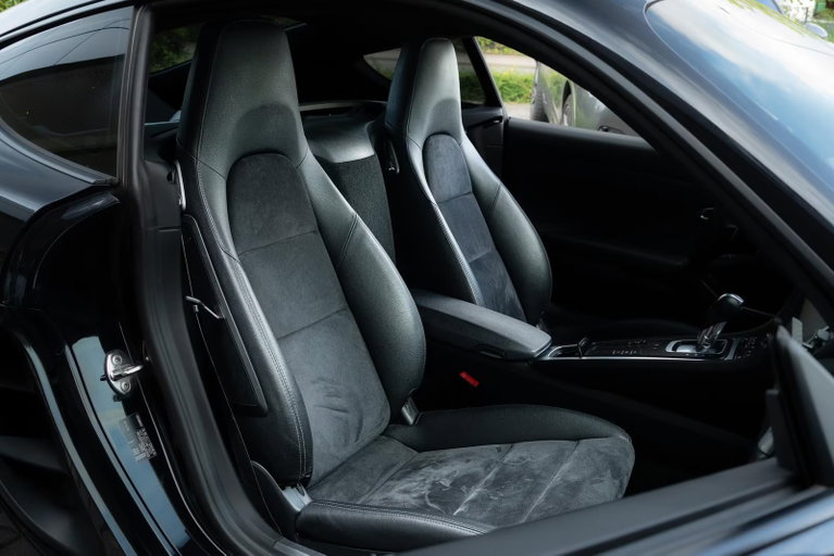 Porsche 718 Cayman