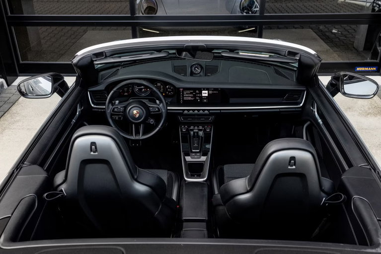Porsche 992 Carrera 4S