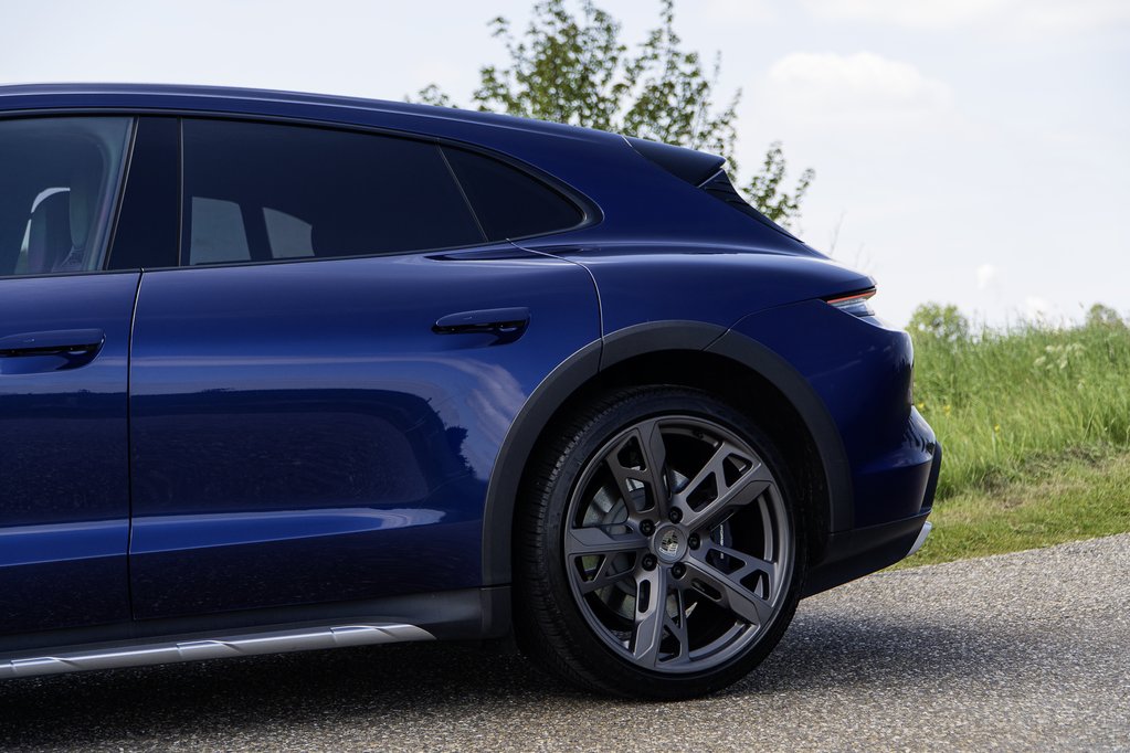 Porsche Taycan 4 Cross Turismo