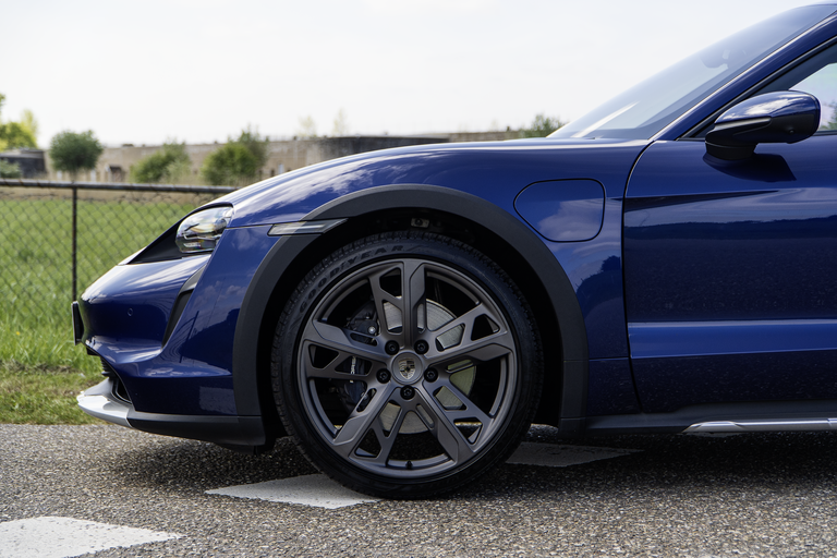 Porsche Taycan 4 Cross Turismo