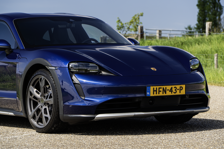Porsche Taycan 4 Cross Turismo