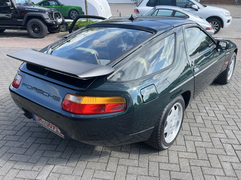 Porsche 928 S4