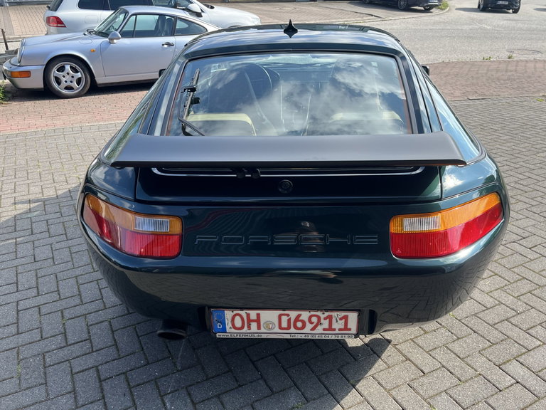 Porsche 928 S4