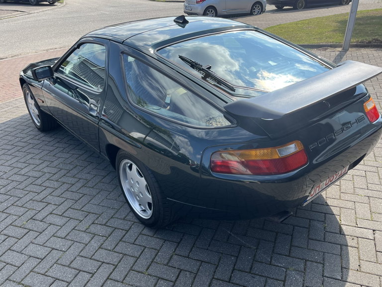 Porsche 928 S4
