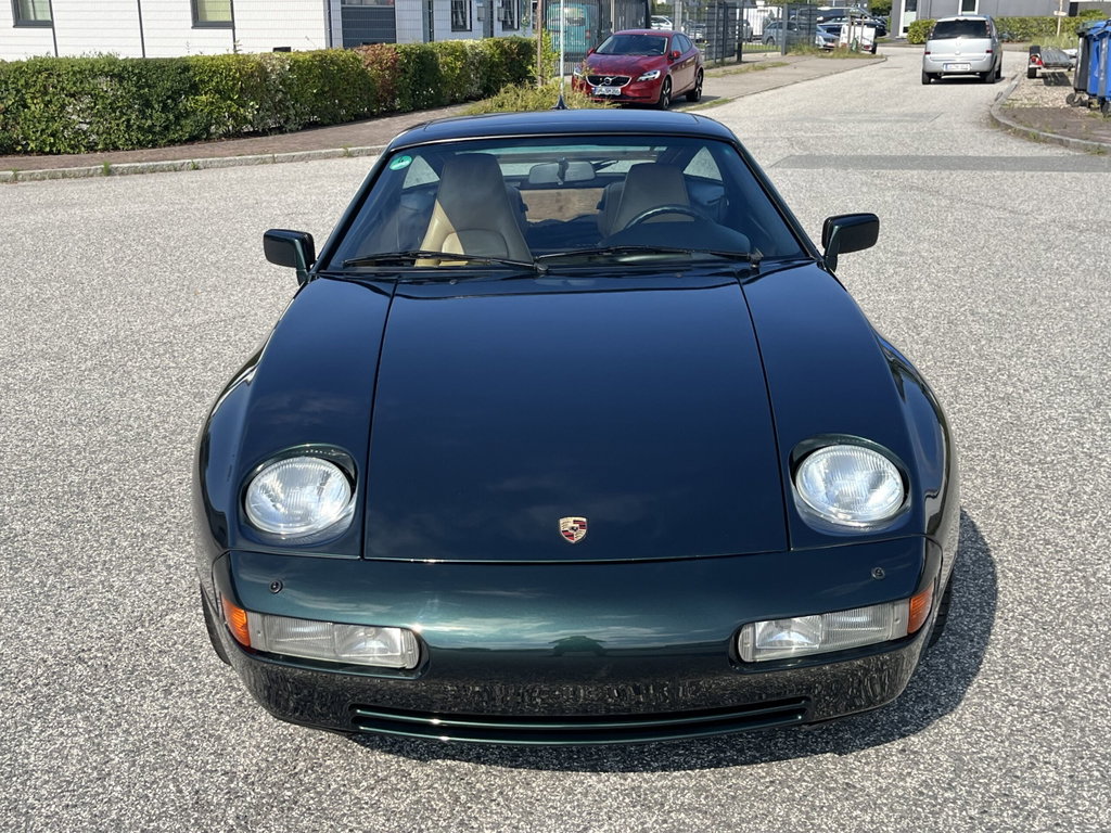 Porsche 928 S4