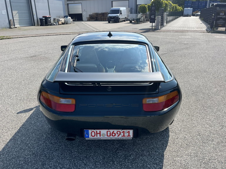 Porsche 928 S4