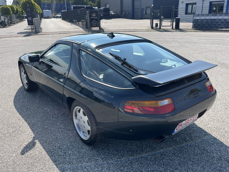 Porsche 928 S4
