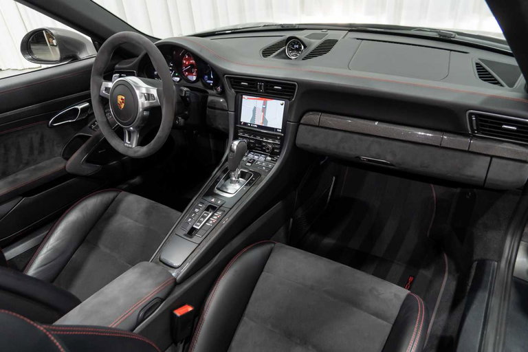 Porsche 991 Carrera GTS