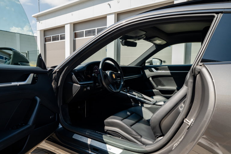 Porsche 992 Carrera 4S